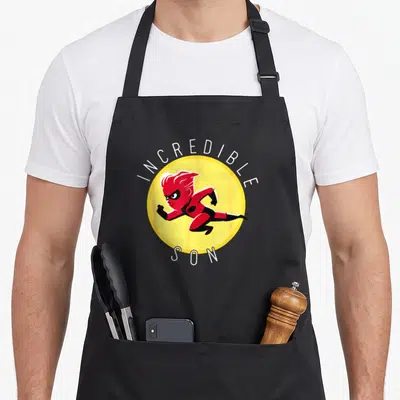 Tablier de cuisine noir avec illustration circulaire jaune de Dash en course et texte Le Fils Incroyable.