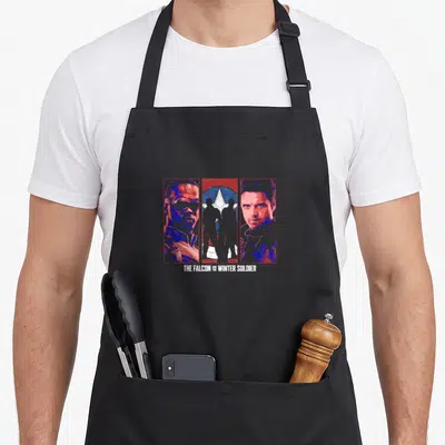 Tablier de cuisine noir avec design triptyque rouge et bleu représentant les protagonistes de la série.