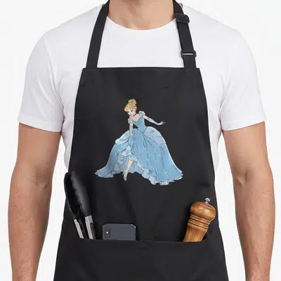 Tablier de cuisine noir avec Cinderella en robe de bal bleue scintillante et pantoufle en cristal.