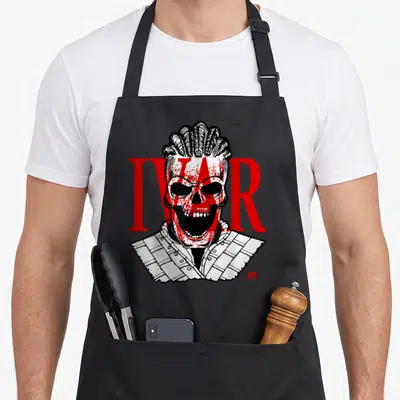 Tablier de cuisine noir avec illustration d'un crâne viking et le texte IVAR en lettres rouges majuscules.