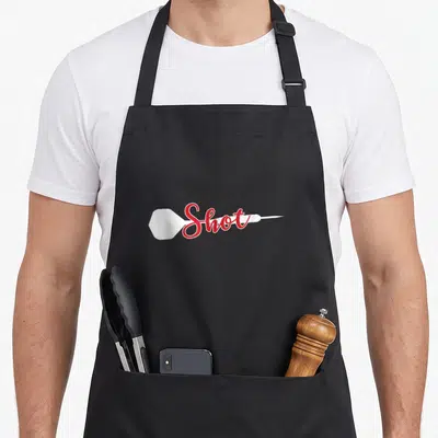 Tablier de cuisine noir avec une fléchette blanche et le mot Shot écrit en lettres rouges cursives au centre.