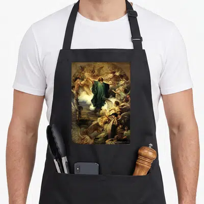Tablier de cuisine noir avec reproduction de l'Ascension de Jésus par Gustave Doré, entouré d'anges et de nuages dorés.