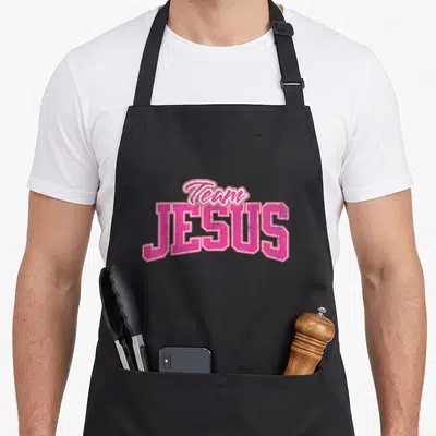 Tablier de cuisine noir avec l'inscription Team JESUS en rose vif et blanc stylisé sport