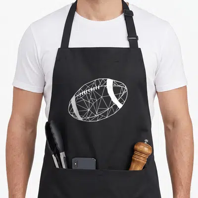 Tablier de cuisine noir avec un ballon de rugby dessiné en lignes blanches formant un motif géométrique triangulaire.
