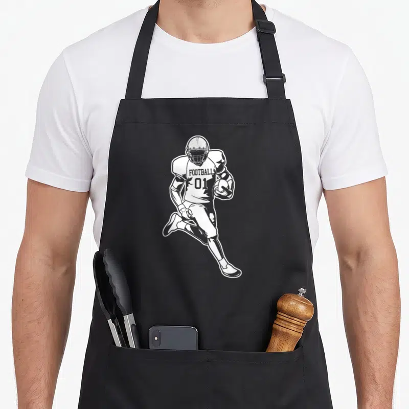Tablier de cuisine noir avec illustration blanche d'un joueur de football américain courant avec un ballon et le numéro 01.
