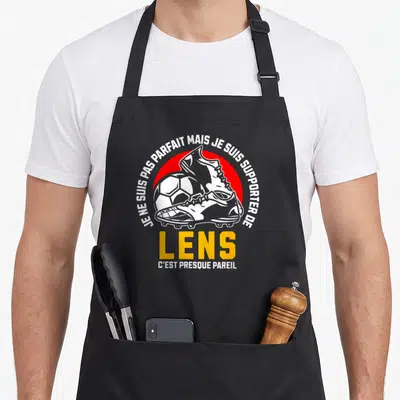 Tablier de cuisine noir avec bottine, ballon et texte Je ne suis pas parfait mais je suis supporter de Lens C'est presque pareil