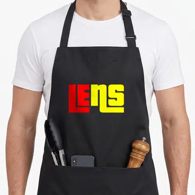 Tablier de cuisine noir avec le logo LENS en lettres rouges et jaunes stylisées au centre.