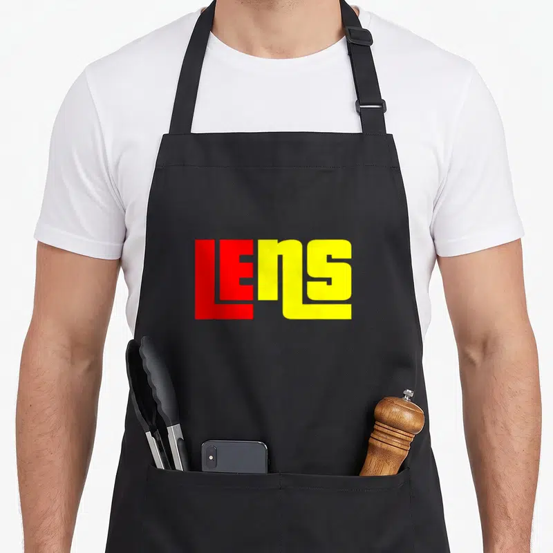 Tablier de cuisine noir avec le logo LENS en lettres rouges et jaunes stylisées au centre.