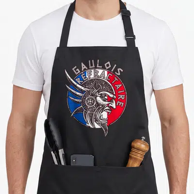 Tablier de cuisine noir avec illustration d'un guerrier gaulois sur fond tricolore français et texte réfractaire.