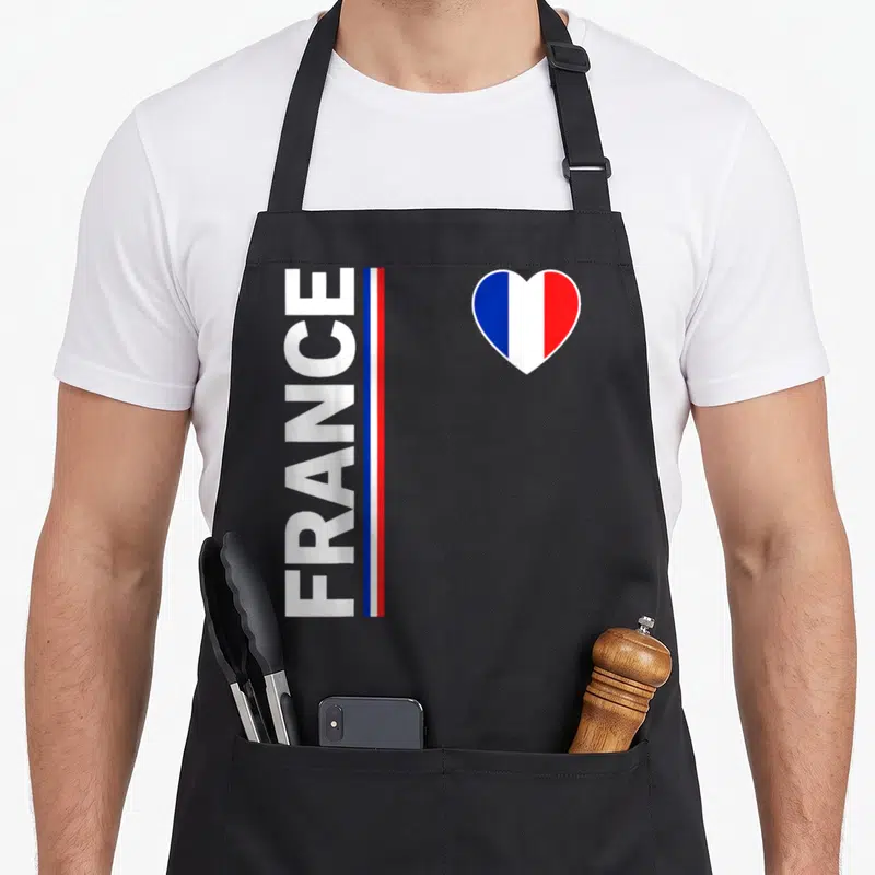 Tablier de cuisine noir avec inscription FRANCE verticale et un cœur tricolore bleu blanc rouge.