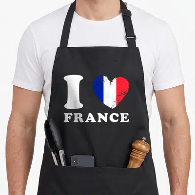 Tablier de cuisine noir avec inscription I Love France et un cœur aux couleurs du drapeau tricolore.