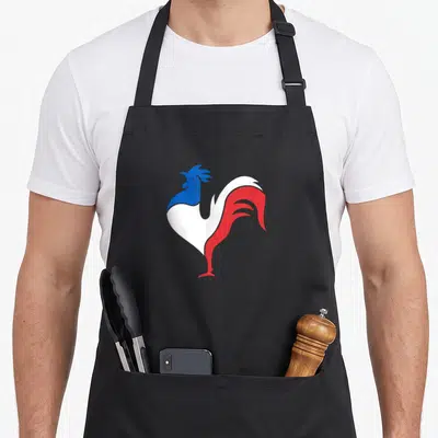 Tablier de cuisine noir avec un coq gaulois aux couleurs bleu blanc rouge du drapeau français.