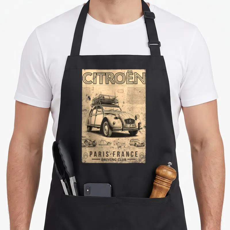 Tablier de cuisine noir avec illustration vintage Citroën 2CV et texte Citroën Paris France Driving Club en sepia.