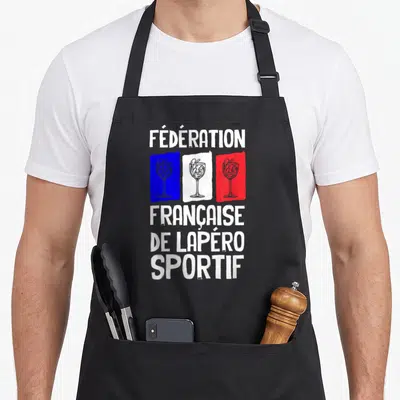 Tablier de cuisine noir avec illustration de trois verres aux couleurs du drapeau français et texte blanc humoristique sur fond uni.