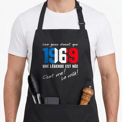 Tablier de cuisine noir avec 1969 aux couleurs du drapeau français et texte blanc Les gens disent que une légende est née c'est vrai la voilà
