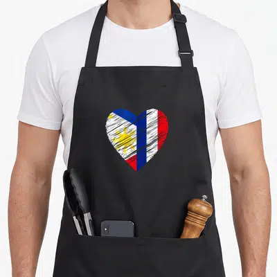 Tablier de cuisine noir avec un cœur dessin au trait combinant les drapeaux français et philippin.