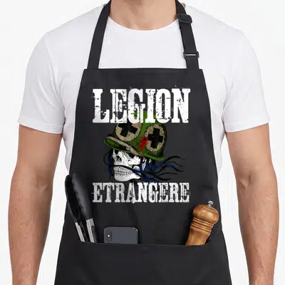 Tablier de cuisine noir avec illustration d'un crâne au casque vert et texte blanc DISTRESSED