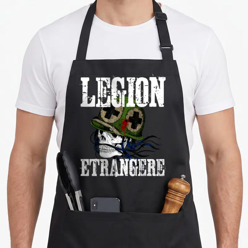 Tablier de cuisine noir avec illustration d'un crâne au casque vert et texte blanc DISTRESSED