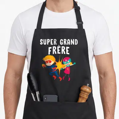 Tablier de cuisine noir avec Super Grand Frère et deux super-héros enfants colorés en pleine course.