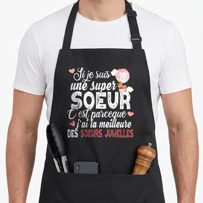 Tablier de cuisine noir avec inscription blanche et rose sur le thème des sœurs jumelles et d'un petit ours en ballon.