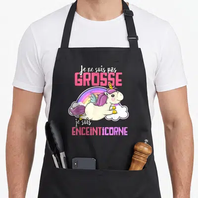 Tablier de cuisine noir avec une licorne ailée rose et un arc-en-ciel, texte Je ne suis pas GROSSE je suis ENCEiNTiCORNE.