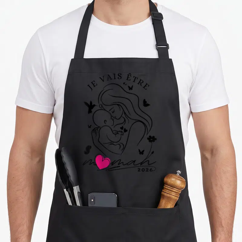Tablier de cuisine noir avec illustration Je vais être maman 2026 et cœur rose.