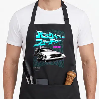 Tablier de cuisine noir avec illustration Delorean style Kanji Wave, texte japonais et grille cyberpunk cyan et magenta.