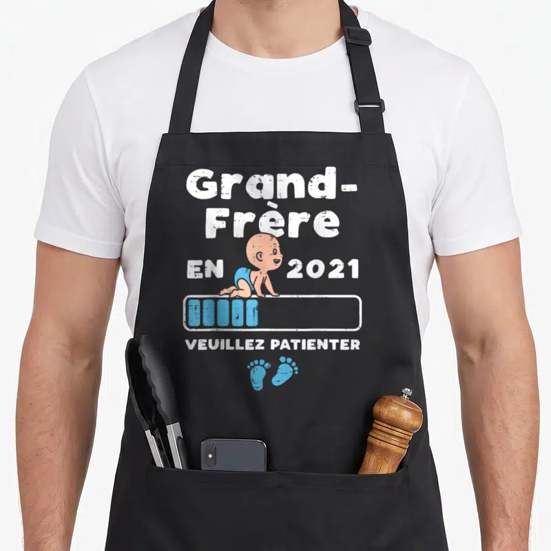 Tablier de cuisine noir avec inscription Grand-Frère en 2021 Veuillez patienter et illustration de bébé, 14 mots