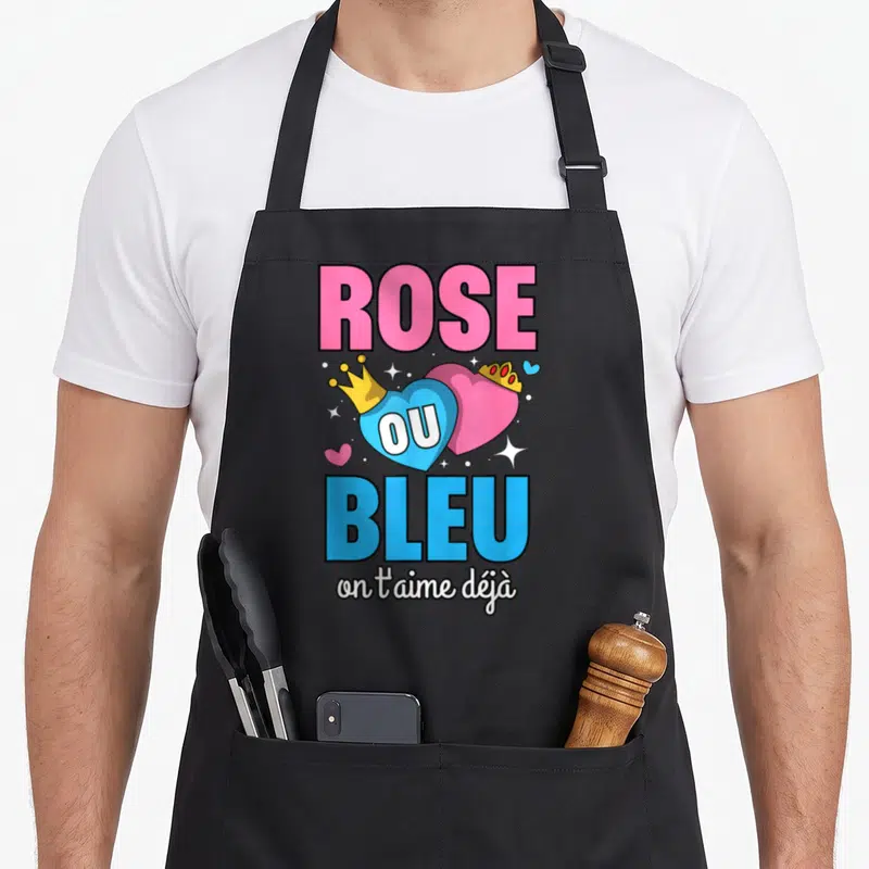 Tablier de cuisine noir avec inscription Rose ou Bleu on t'aime déjà surmonté de deux cœurs couronnés.