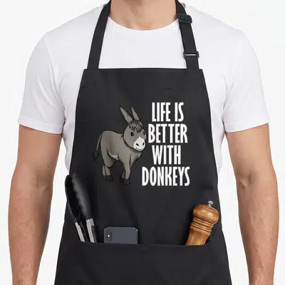 Tablier de cuisine noir avec illustration d'un âne gris et texte blanc Life is Better with Donkeys.