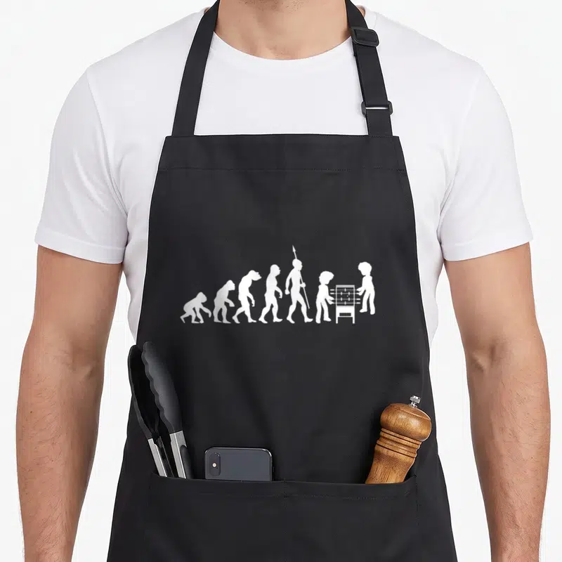 Tablier de cuisine noir avec silhouette blanche représentant l'évolution babyfoot des sports en silhouettes successives.