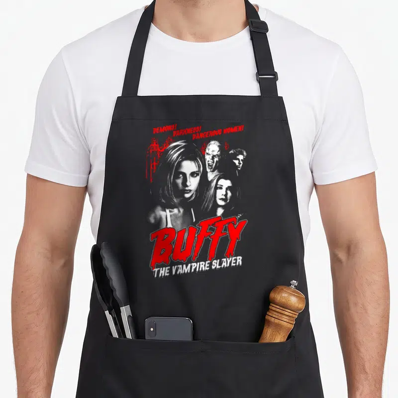 Tablier de cuisine noir avec motif rouge et blanc représentant Buffy et des démons dans un style affiche d'horreur vintage.