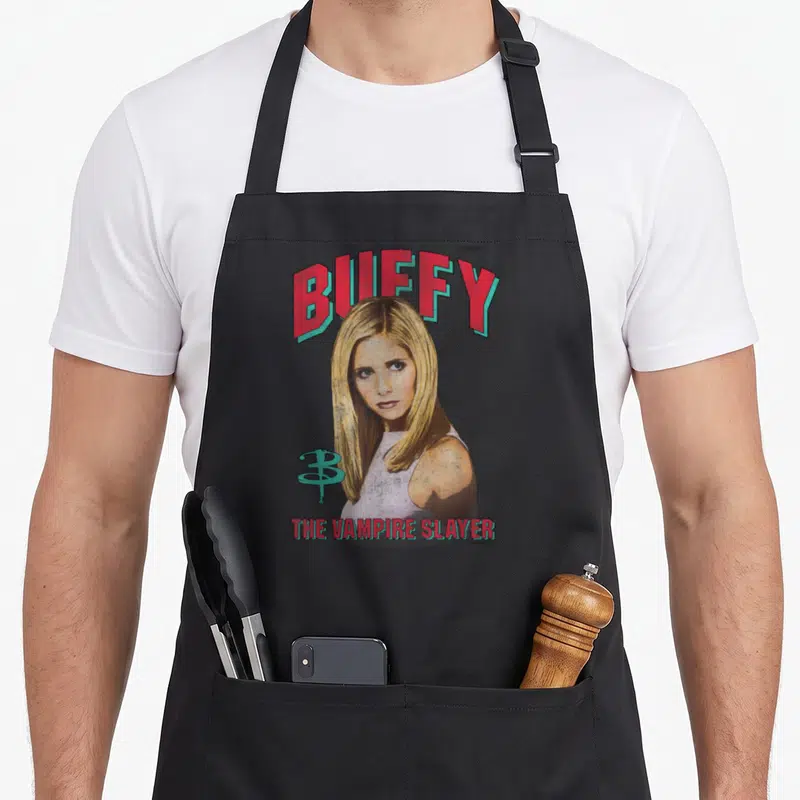 Tablier de cuisine noir avec portrait vintage de Buffy et texte rouge The Vampire Slayer