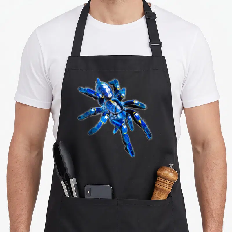 Tablier de cuisine noir avec une illustration détaillée d'une araignée tarentule bleue et blanche.