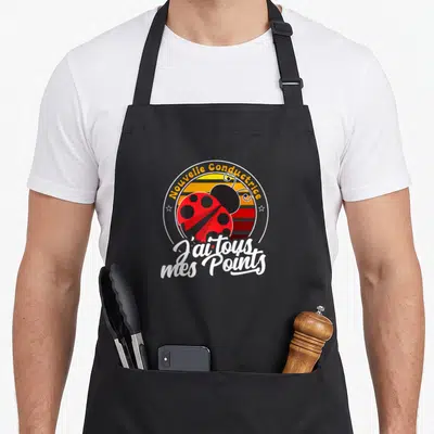 Tablier de cuisine noir avec une coccinelle rouge et le texte Nouvelle Conductrice J'ai tous mes Points.