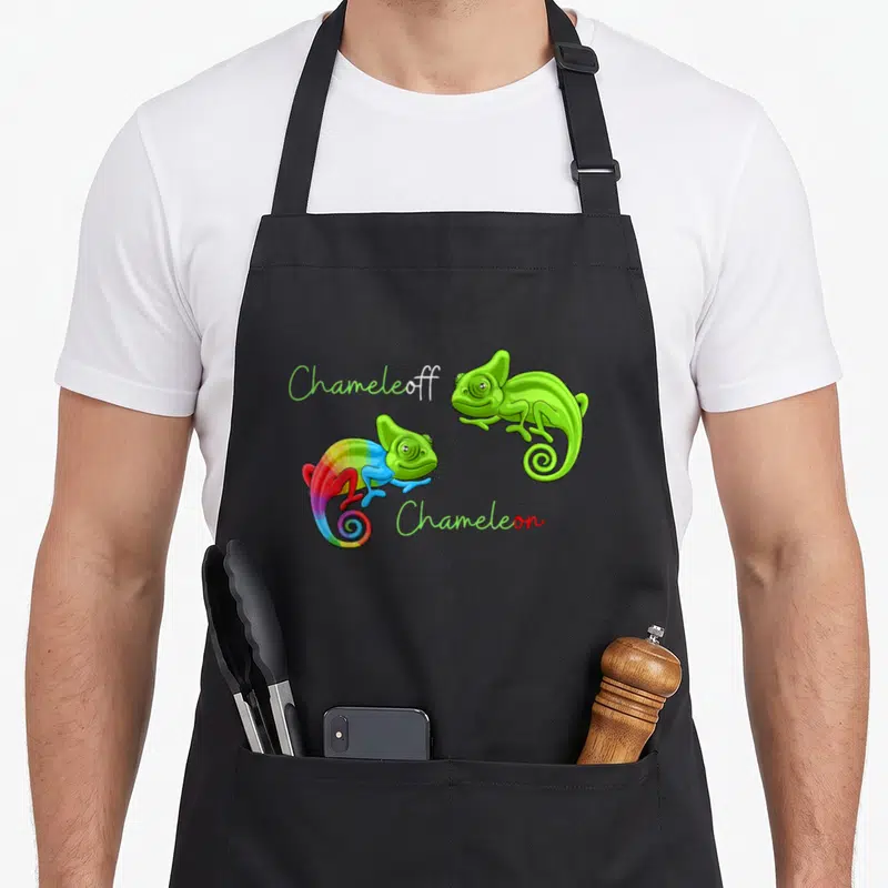Tablier de cuisine noir avec deux caméléons colorés et les mots Chameleoff et Chameleon imprimés au centre.
