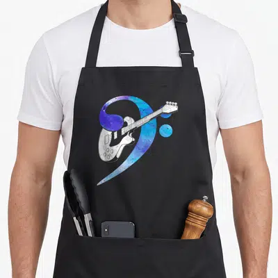 Tablier de cuisine noir avec une clé de fa bleue et violette intégrant une guitare basse blanche stylisée.