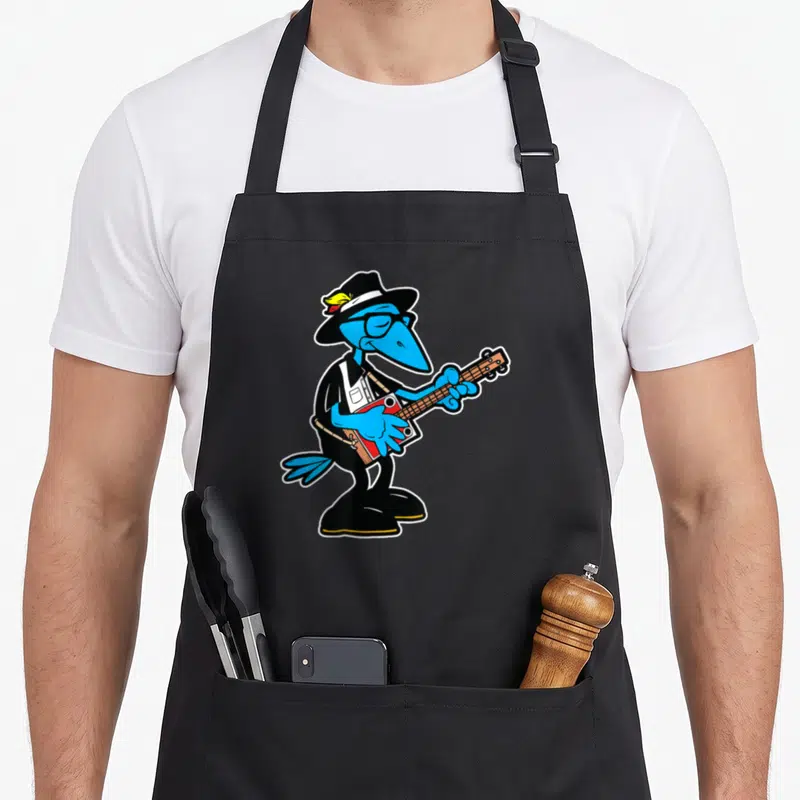 Tablier de cuisine noir avec illustration d'un corbeau bleu guitariste au chapeau et lunettes noires.