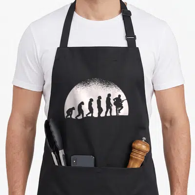 Tablier de cuisine noir avec illustration évolutive montrant un homme transformé en bassiste assis jouant de la basse.