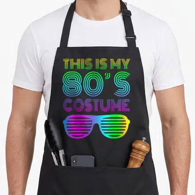 Tablier de cuisine noir avec inscription This Is My 80's Costume et lunettes shutter shades multicolores