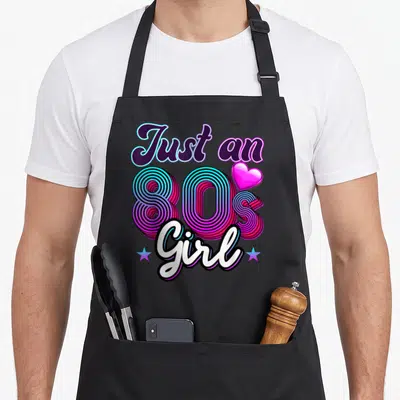 Tablier de cuisine noir avec inscription Just an 80s Girl en lettres colorées et motifs rétro années 80.