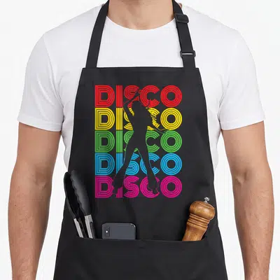 Tablier de cuisine noir avec silhouette femme disco et texte Disco multicolore en lettres rayées verticales.
