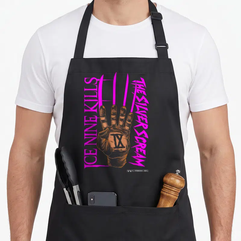 Tablier de cuisine noir avec main aux griffes et texte Ice Nine Kills The Silver Scream en rose vif.