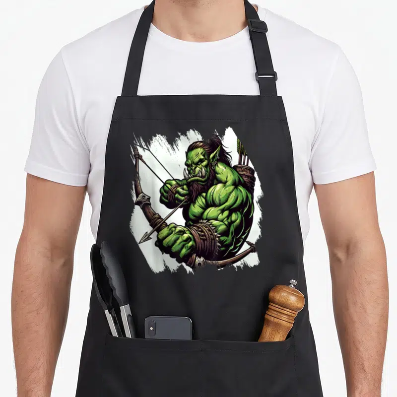 Tablier de cuisine noir avec illustration d'un archer orc guerrier vert tendant son arc.