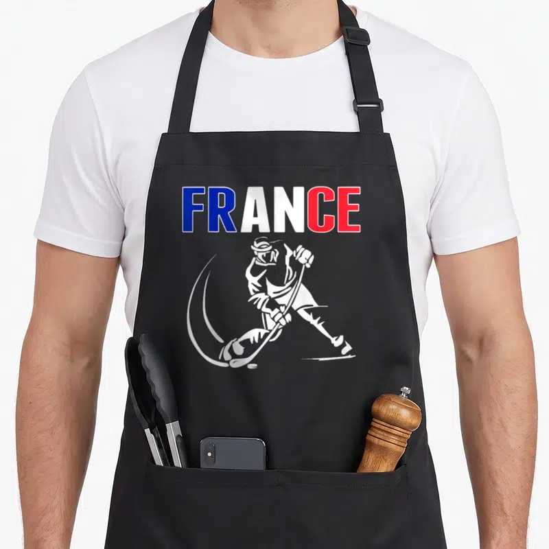 Tablier de cuisine noir avec illustration blanche d'un joueur de hockey et le mot FRANCE en bleu, blanc et rouge.