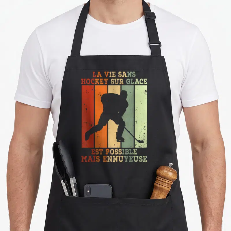 Tablier de cuisine noir avec silhouette de joueur de hockey sur fond de bandes colorées style rétro.