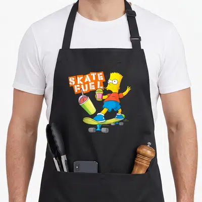 Tablier de cuisine noir avec Bart Simpson sur skateboard tenant un squishee et le texte Skate Fuel orange.