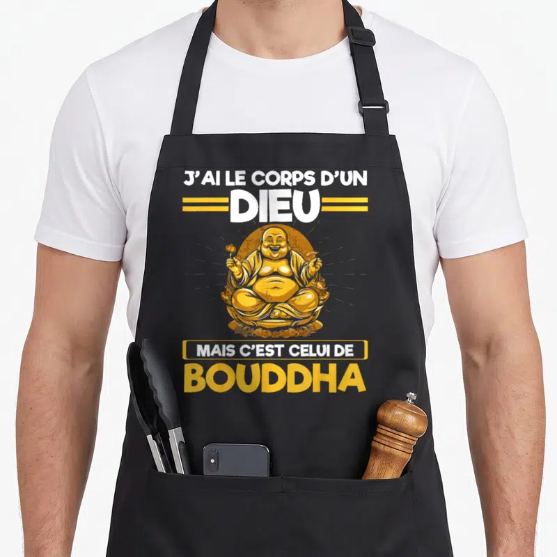 Tablier de cuisine noir avec illustration dorée du Bouddha riant et citation blanche et jaune J'ai le corps d'un dieu mais c'est celui de Bouddha