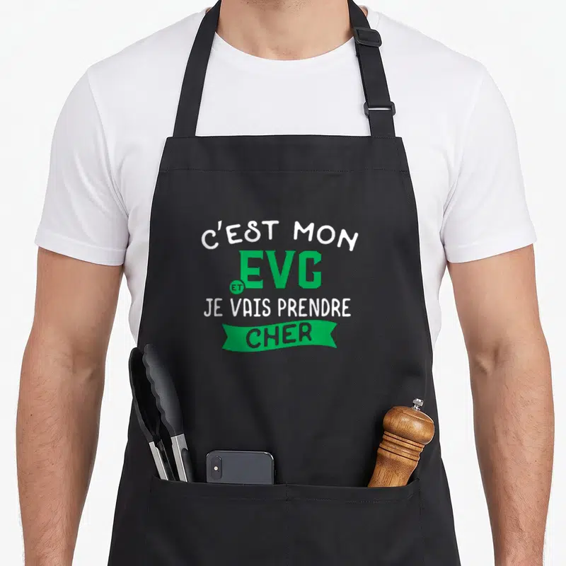 Tablier de cuisine noir avec l'inscription c'est mon EVG et je vais prendre cher en vert et blanc.