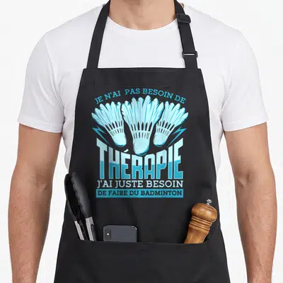 Tablier de cuisine noir avec trois volants bleus et le texte je n'ai pas besoin de thérapie j'ai juste besoin de faire du badminton